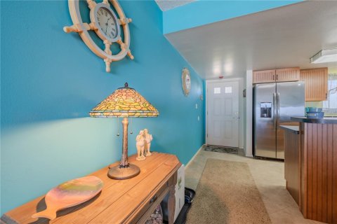 Condo in New Smyrna Beach, Florida, 2 bedrooms № 2214556 - photo 4