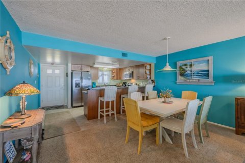Condo in New Smyrna Beach, Florida, 2 bedrooms № 2214556 - photo 8
