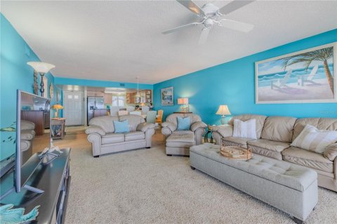 Condo in New Smyrna Beach, Florida, 2 bedrooms № 2214556 - photo 7