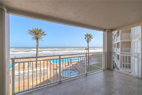 Condo in New Smyrna Beach, Florida, 2 bedrooms № 2214556 - photo 24