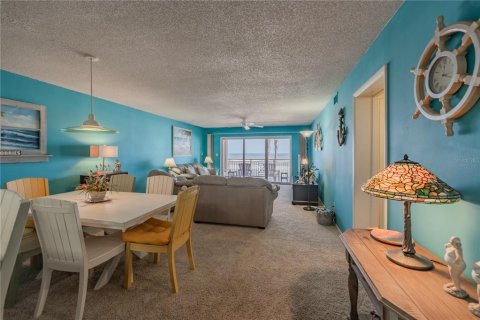 Condo in New Smyrna Beach, Florida, 2 bedrooms № 2214556 - photo 3