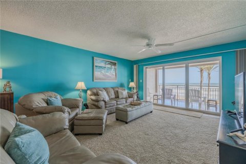 Condo in New Smyrna Beach, Florida, 2 bedrooms № 2214556 - photo 5