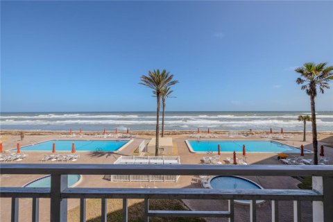 Condo in New Smyrna Beach, Florida, 2 bedrooms № 2214556 - photo 25