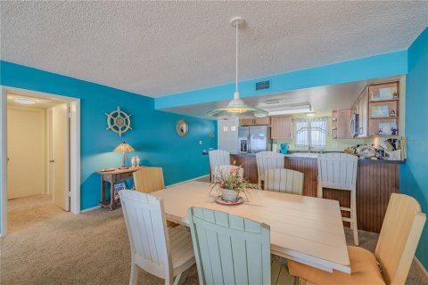 Condo in New Smyrna Beach, Florida, 2 bedrooms № 2214556 - photo 9