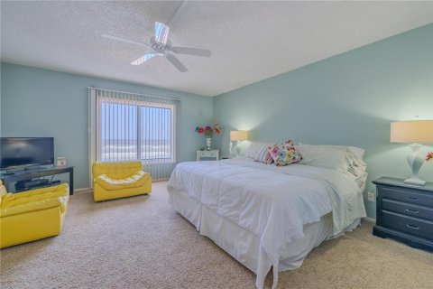 Condo in New Smyrna Beach, Florida, 2 bedrooms № 2214556 - photo 12