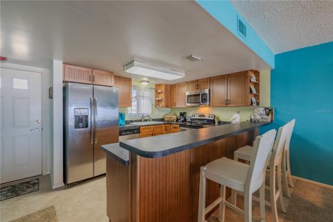 Condo in New Smyrna Beach, Florida, 2 bedrooms № 2214556 - photo 10