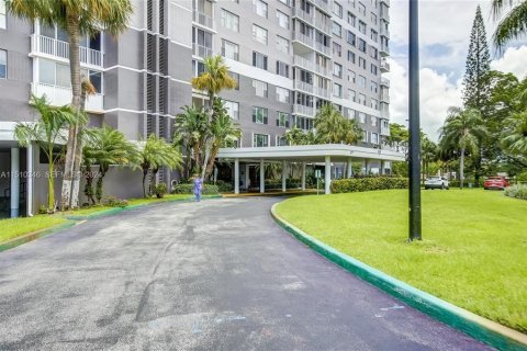 Condominio en Hollywood, Florida, 2 dormitorios № 2181955
