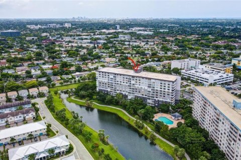 Condominio en venta en Hollywood, Florida, 2 dormitorios, 108.14 m2 № 2181955 - foto 2
