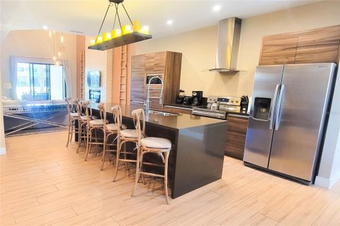 Adosado en venta en Kissimmee, Florida, 4 dormitorios, 218.88 m2 № 2356179 - foto 12