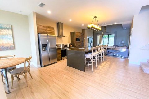 Adosado en venta en Kissimmee, Florida, 4 dormitorios, 218.88 m2 № 2356179 - foto 9