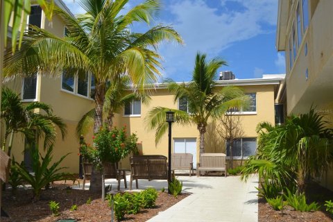Condo in Venice, Florida, 2 bedrooms  № 1858365 - photo 25