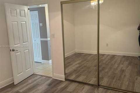 Снять в аренду кондоминиум в Майами, Флорида 2 спальни, 81.57м2, № 1974485 - фото 9