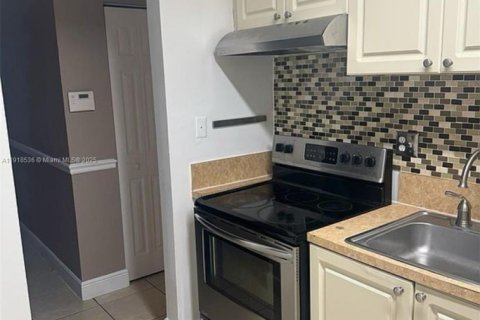 Снять в аренду кондоминиум в Майами, Флорида 2 спальни, 81.57м2, № 1974485 - фото 6