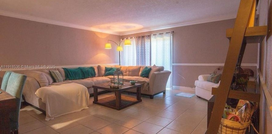 Кондоминиум с 2 спальнями в Майами, Флорида № 1974485