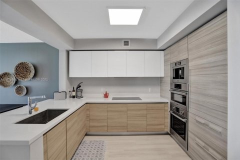 Copropriété à vendre à Sunny Isles Beach, Floride: 2 chambres, 141.58 m2 № 1951546 - photo 6