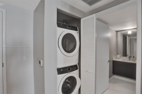Copropriété à vendre à Sunny Isles Beach, Floride: 2 chambres, 141.58 m2 № 1951546 - photo 29