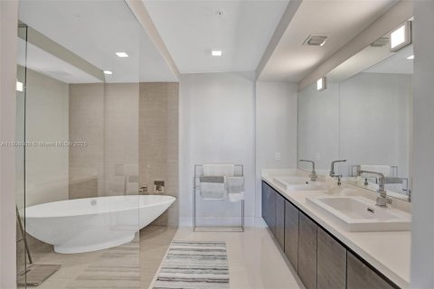 Copropriété à vendre à Sunny Isles Beach, Floride: 2 chambres, 141.58 m2 № 1951546 - photo 14
