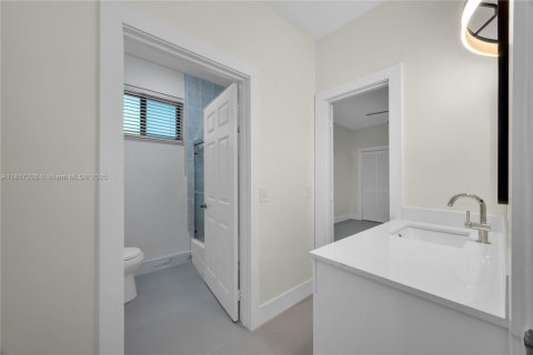 Купить виллу или дом в Пальметто-Бей, Флорида 5 спален, 368.45м2, № 1772609 - фото 29