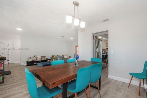 House in Cooper City, Florida 4 bedrooms, 181.35 sq.m. № 1695474 - photo 7