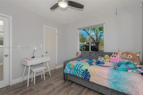 House in Cooper City, Florida 4 bedrooms, 181.35 sq.m. № 1695474 - photo 19