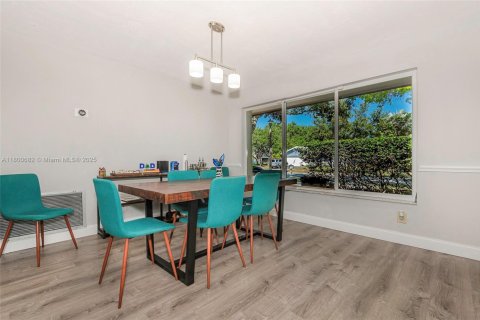 House in Cooper City, Florida 4 bedrooms, 181.35 sq.m. № 1695474 - photo 6