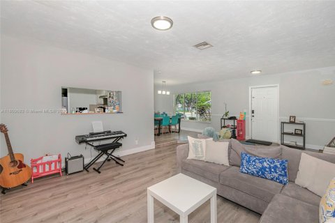 House in Cooper City, Florida 4 bedrooms, 181.35 sq.m. № 1695474 - photo 5