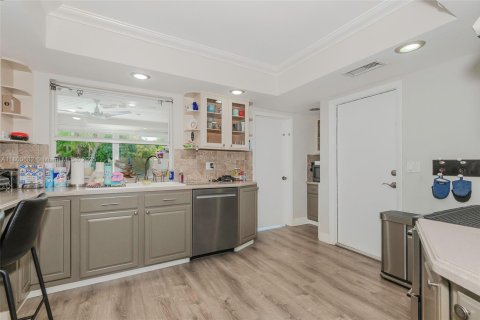 House in Cooper City, Florida 4 bedrooms, 181.35 sq.m. № 1695474 - photo 8