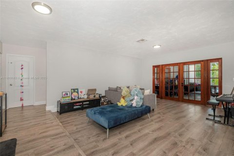 House in Cooper City, Florida 4 bedrooms, 181.35 sq.m. № 1695474 - photo 4