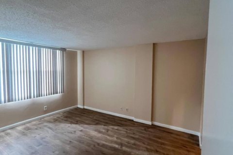 Condominio en alquiler en Oakland Park, Florida, 1 dormitorio, 69.68 m2 № 2282448 - foto 3