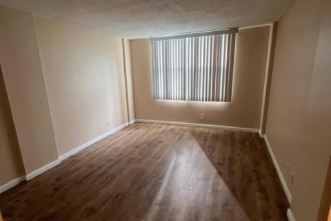 Condominio en alquiler en Oakland Park, Florida, 1 dormitorio, 69.68 m2 № 2282448 - foto 2