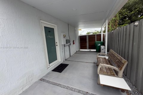 Immobilier commercial à louer à Miami, Floride: 1 chambre, 147.06 m2 № 2407220 - photo 6