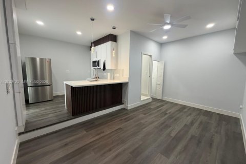 Immobilier commercial à louer à Miami, Floride: 1 chambre, 147.06 m2 № 2407220 - photo 15