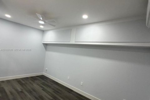 Immobilier commercial à louer à Miami, Floride: 1 chambre, 147.06 m2 № 2407220 - photo 19