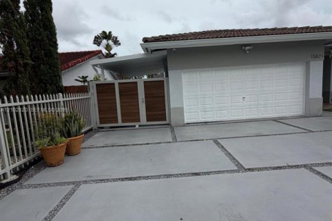Immobilier commercial à Miami, Floride 1 chambre, 147.06 m2 № 2407220