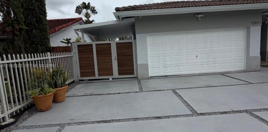 Immobilier commercial à Miami, Floride 1 chambre, 147.06 m2 № 2407220