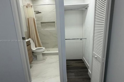 Immobilier commercial à louer à Miami, Floride: 1 chambre, 147.06 m2 № 2407220 - photo 20