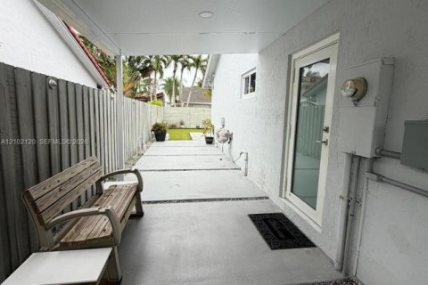 Immobilier commercial à louer à Miami, Floride: 1 chambre, 147.06 m2 № 2407220 - photo 4