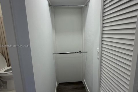 Immobilier commercial à louer à Miami, Floride: 1 chambre, 147.06 m2 № 2407220 - photo 21