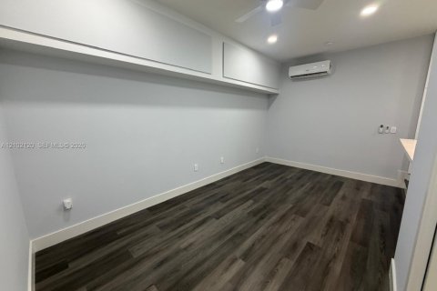 Immobilier commercial à louer à Miami, Floride: 1 chambre, 147.06 m2 № 2407220 - photo 18