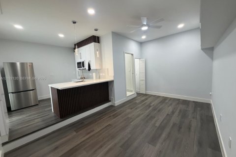 Immobilier commercial à louer à Miami, Floride: 1 chambre, 147.06 m2 № 2407220 - photo 16