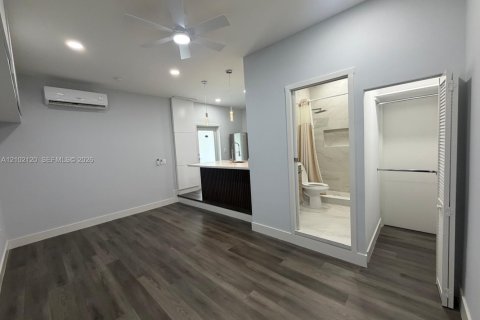 Immobilier commercial à louer à Miami, Floride: 1 chambre, 147.06 m2 № 2407220 - photo 17