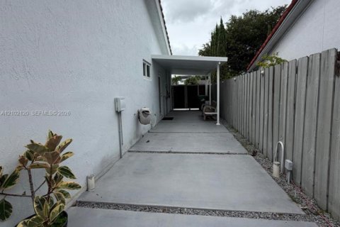 Immobilier commercial à louer à Miami, Floride: 1 chambre, 147.06 m2 № 2407220 - photo 7