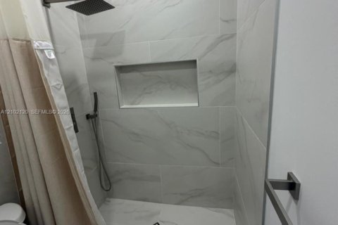 Immobilier commercial à louer à Miami, Floride: 1 chambre, 147.06 m2 № 2407220 - photo 24