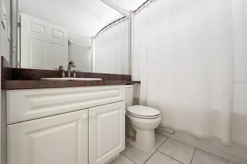 Condo in Gainesville, Florida, 2 bedrooms  № 1721643 - photo 11