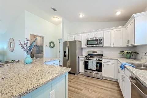 House in The Villages, Florida 3 bedrooms, 129.32 sq.m. № 1903192 - photo 12