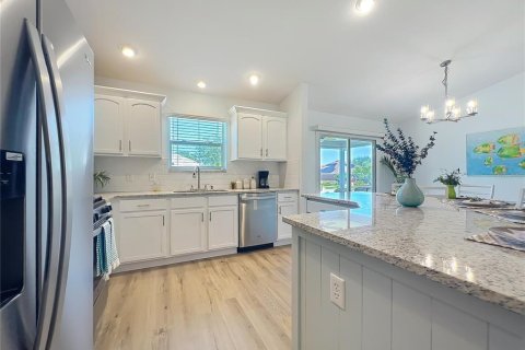 House in The Villages, Florida 3 bedrooms, 129.32 sq.m. № 1903192 - photo 8