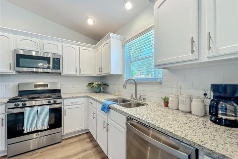 House in The Villages, Florida 3 bedrooms, 129.32 sq.m. № 1903192 - photo 10