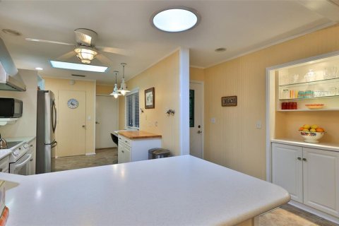 House in New Smyrna Beach, Florida 3 bedrooms, 147.99 sq.m. № 2202362 - photo 18