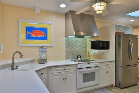 House in New Smyrna Beach, Florida 3 bedrooms, 147.99 sq.m. № 2202362 - photo 19