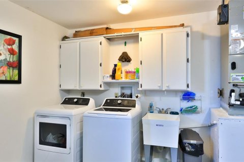 House in New Smyrna Beach, Florida 3 bedrooms, 147.99 sq.m. № 2202362 - photo 24
